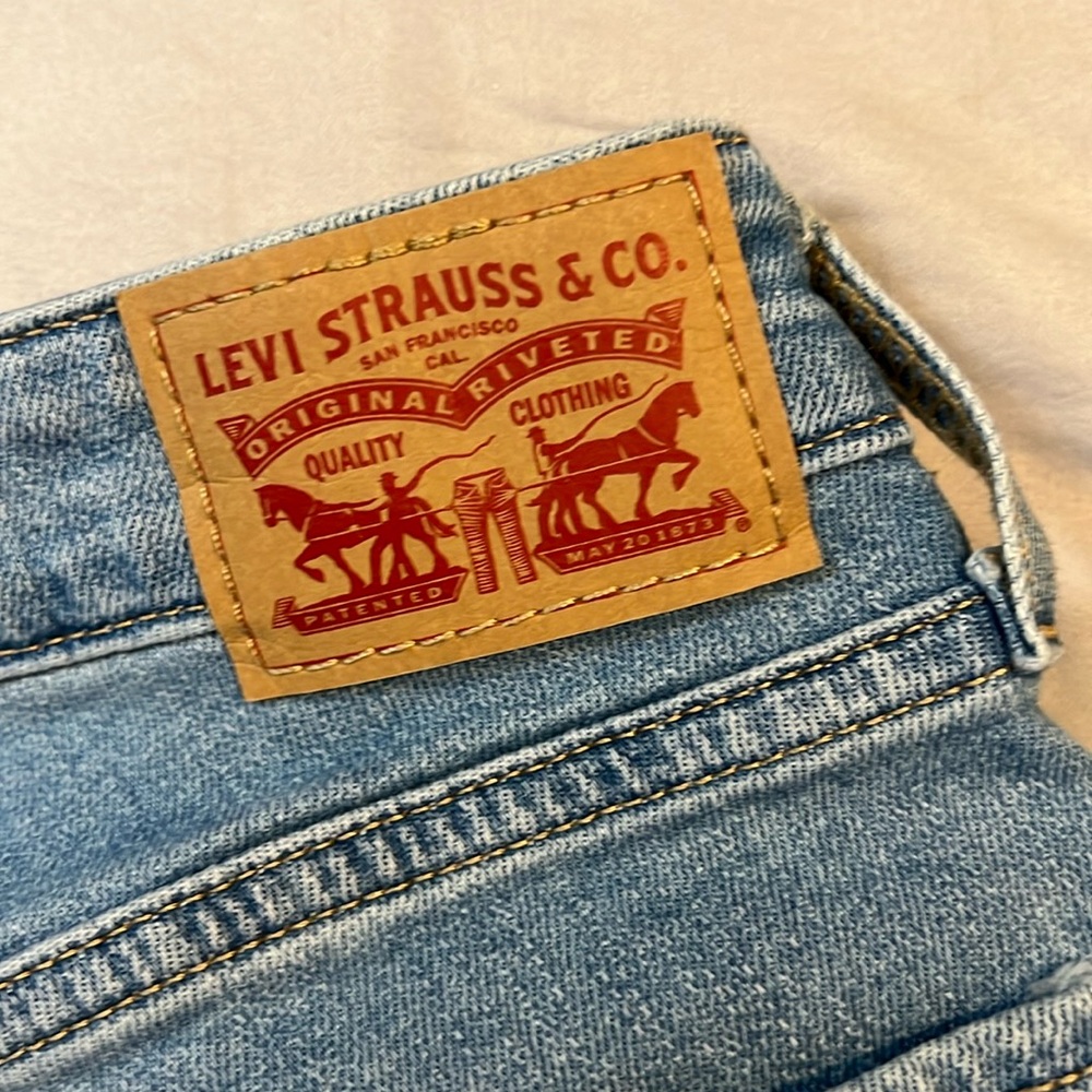 Levi’s 721 High Rise Skinny Jean Size 28, like new